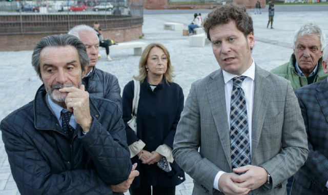 Attilio Fontana con Matteo Bianchi in piazza Repubblica  (foto Blitz)