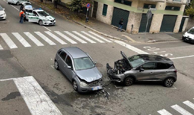 Busto Arsizio, schianto all’incrocio