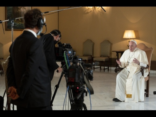 Papa Francesco in serie Netflix, l'amore è andare avanti insieme