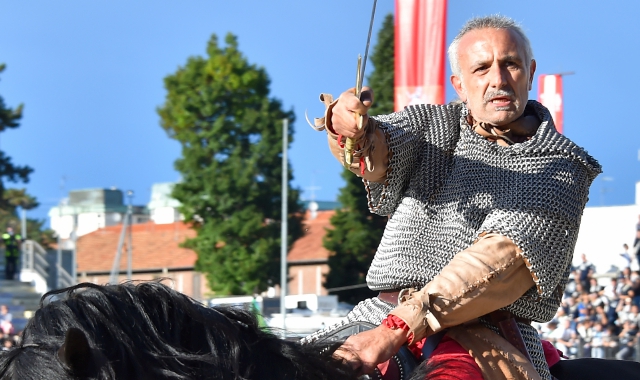Riccardo Croci veste i panni di Alberto da Giussano (Publifoto)