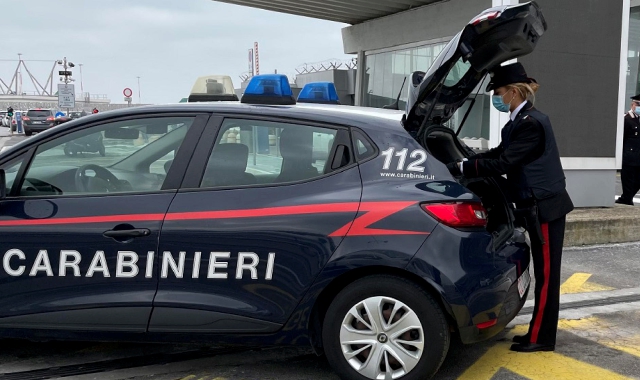 I carabinieri sono intervenuti dopo un angosciante inseguimento in superstrada