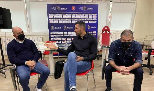 Ojm, El General detta la linea