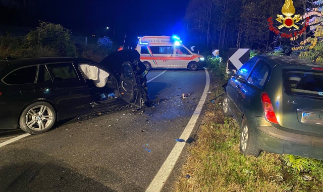 Incidente questa mattina a Lavena Ponte Tresa (foto vigili del fuoco)