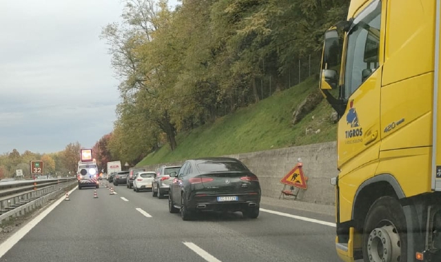 raffico bloccato già alla barriera di Gallarate (foto Redazione)