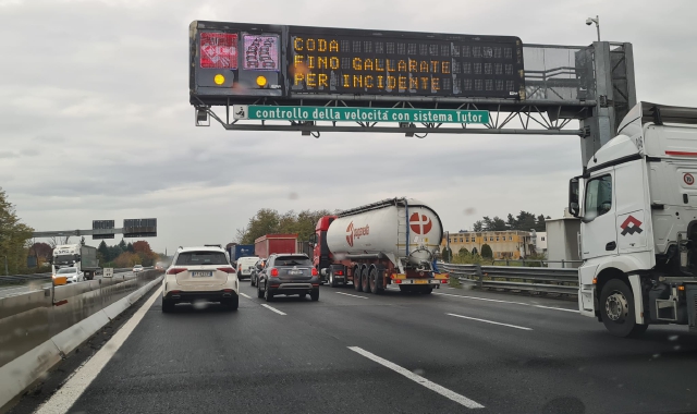Incidenti e code, questa mattina, sulla A8 (foto Redazione)