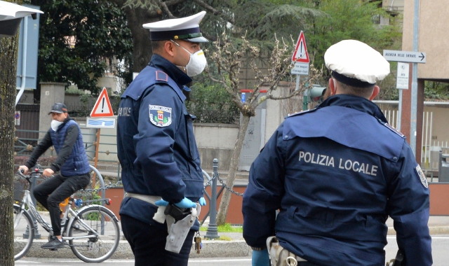 La polizia locale ha denunciato il camionista (foto Archivio)