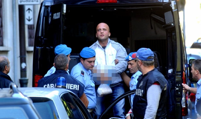 Filadelfio Vasi portato in Tribunale all’epoca dell’udienza preliminare (foto Archivio)
