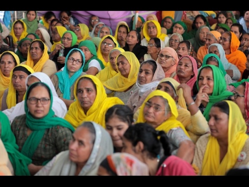 India:nel 2021 più donne che uomini, più vecchi e meno figli