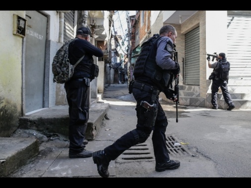 Brasile: agenti con body-cam per inibire 'grilletto facile'