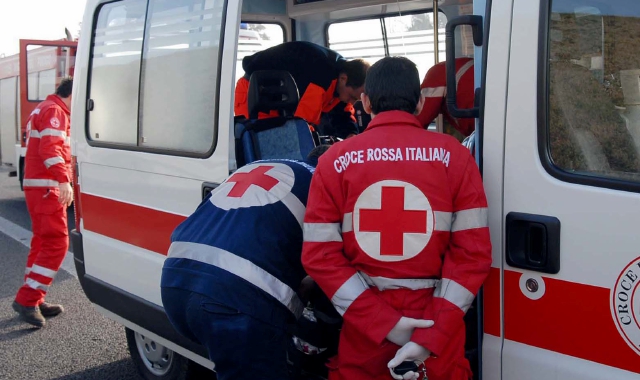 Legnano, malore alla guida: soccorso 69enne