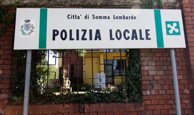 Somma Lombardo, la sede della polizia locale (foto Archivio)
