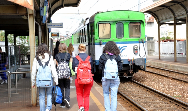 Venegono: ragazza violentata sul treno