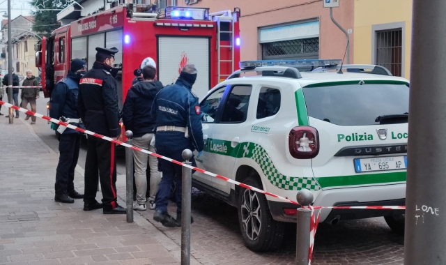 La polizia locale sul luogo dell’incidente (foto Pubblifoto)