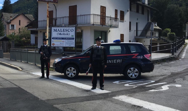Intervento dei carabinieri della stazione di Santa Maria Maggiore: arrestato un 64enne (foto Redazione)