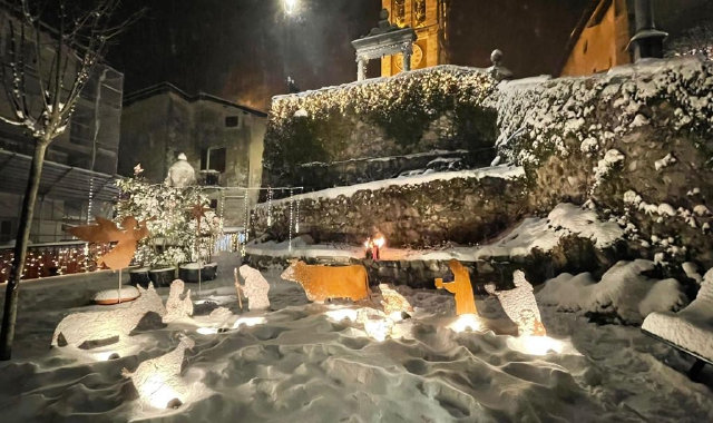 Anche il presepe illuminato nelle spettacolo delle Lucine al Sacro Monte