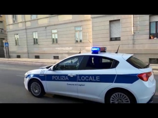 Travolto da un'auto pirata, 68enne muore a Cagliari