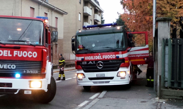 I vigili del fuoco al lavoro su una fuga di gas (foto Archivio)