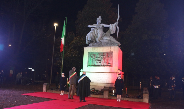 La cerimonia in onore del Milite Ignoto (Blitz)