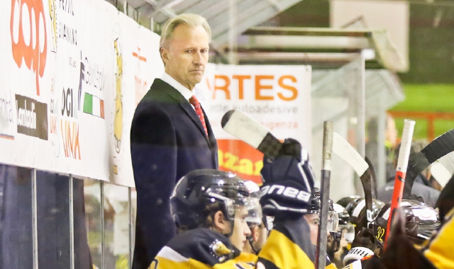Tom Barrasso durante una partita dei Mastini