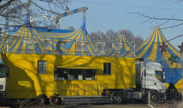 Il circo Città di Roma è arrivato a Busto, in via Magenta, la scorsa settimana (foto Blitz)