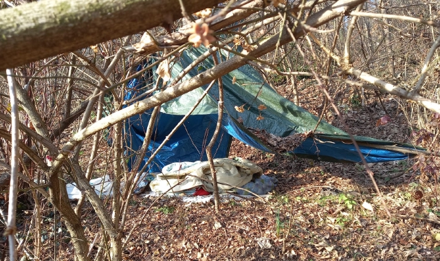 Il bivacco della droga nella Valle della Bevera  (Foto Redazione)