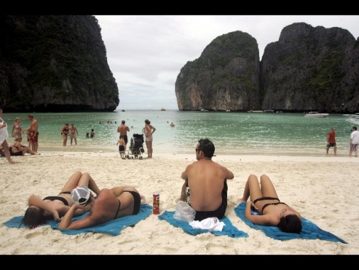 Thailandia: riapre dopo 3 anni la baia di 'The Beach'