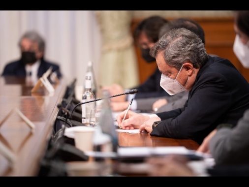 Draghi, obbligo vaccinale per gli over 50 sulla base dei dati