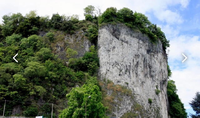 La chiusura è legata a controlli strutturali geologici sulla parete rocciosa della Rocca Borromea