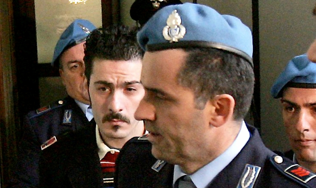 Volpe accompagnato dalle guardie penitenziarie (foto Archivio)