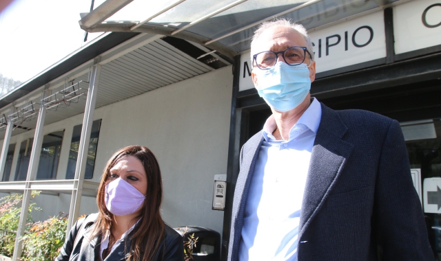 L’ex assessore Ciceroni con il sindaco Airoldi (foto Archivio)