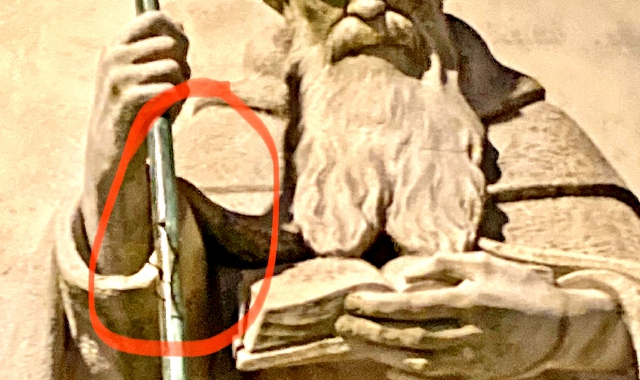 La statua di Sant’Antonio, fuori dalla chiesa della Motta, senza la campanella (Foto Blitz)