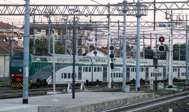I pendolari: «Degrado Trenord, l’assessore se ne vada»