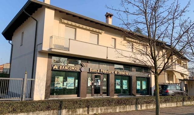 La Banca Popolare di Sondrio in viale Vittorio Veneto (foto Blitz)