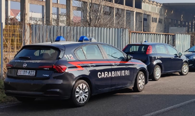 Le pattuglie dei carabinieri in via Benedetto Croce (Pubblifoto)