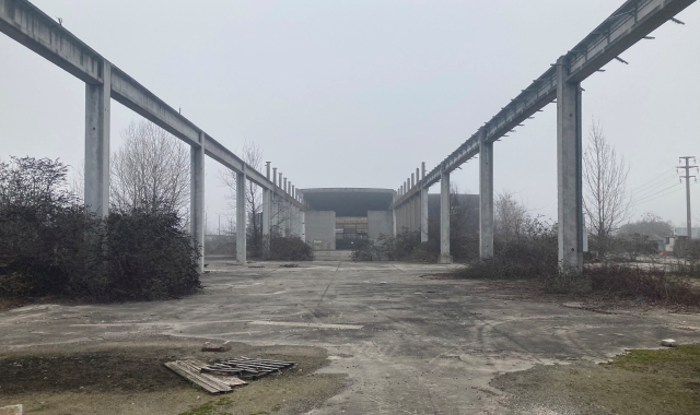 Il capannone dove è stato rinvenuto il cadavere  (Pubblifoto)