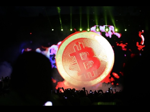 Bitcoin: il mercato delle criptovalute brucia 130 miliardi