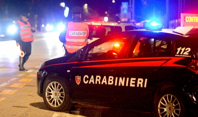 Varese, coppietta su auto rubata: due arresti