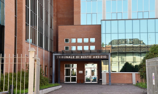 Busto Arsizio, ricatti hot alla vedova