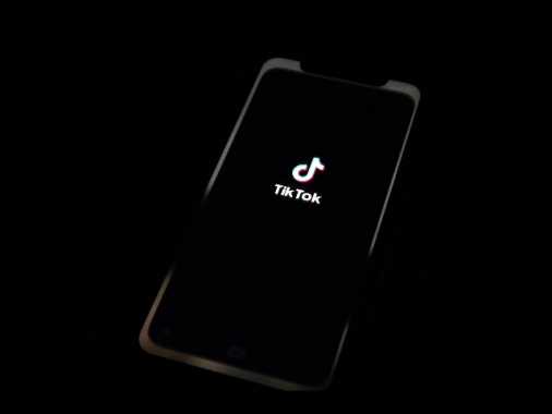 Pakistan: 14enne si spara e muore mentre gira video TikTok