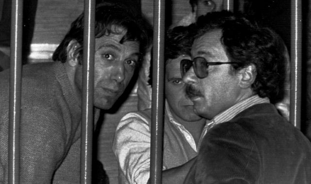 18 ottobre 1980 Milano : processo per evasione da San Vittore ,Corrado Alunni con il suo difensore Zezza durante una pausa dell'udienz