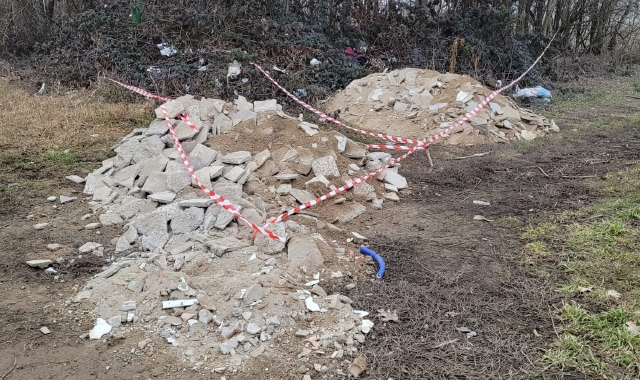 La discarica abusiva di calcinacci  (Blitz)