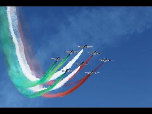 Mattarella: omaggio a Milite Ignoto, in cielo Frecce Tricolori