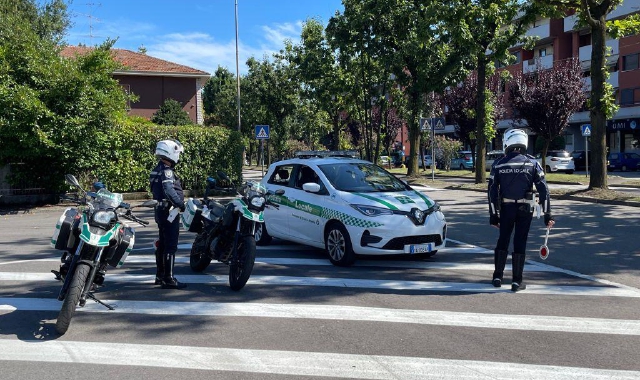 In auto senza patente né assicurazione: maxi multa