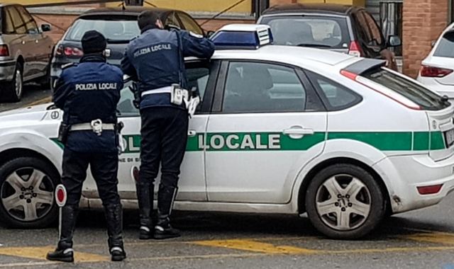 I controllo sono stati eseguiti dalla Polizia locale (foto Archivio)