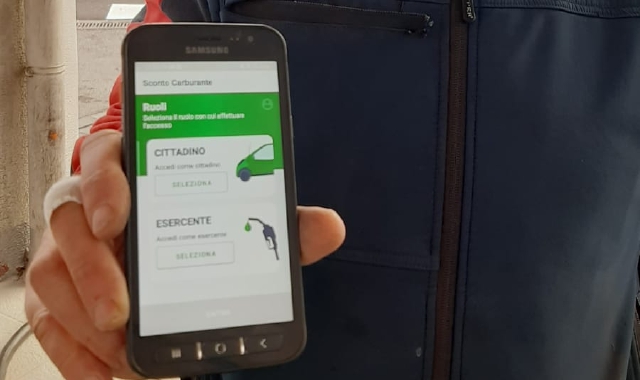 La carta sconto benzina sul telefonino
