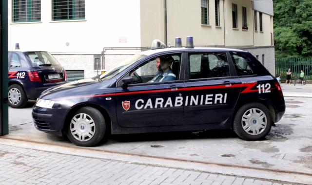 Sul posto i carabinieri di Azzate (foto Archivio)