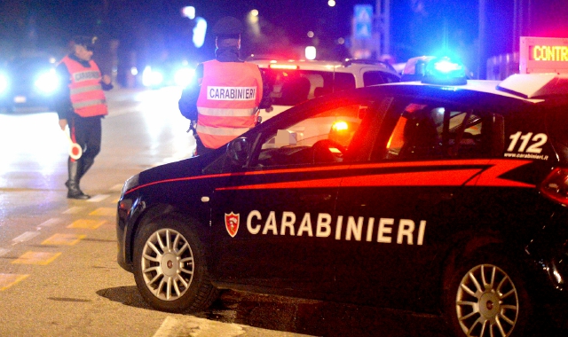 Rescaldina, ragazzo accoltellato fuori da un locale