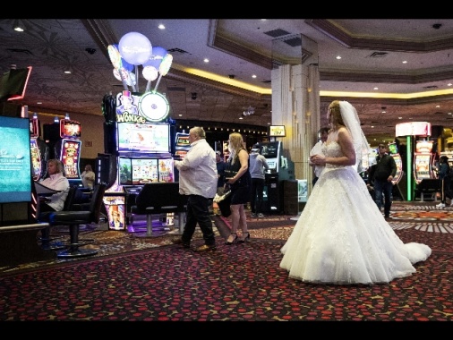 Usa:boom nozze a Las Vegas, attesi 80mila certificati matrimonio