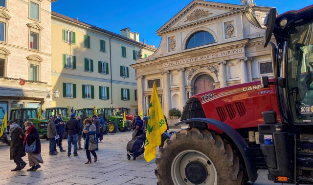 Coldiretti, allevatori e agricoltori in piazza anche a Varese