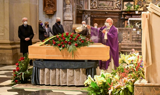 I funerali di Angelo Castiglioni nella basilica di San Vittore (foto Blitz)